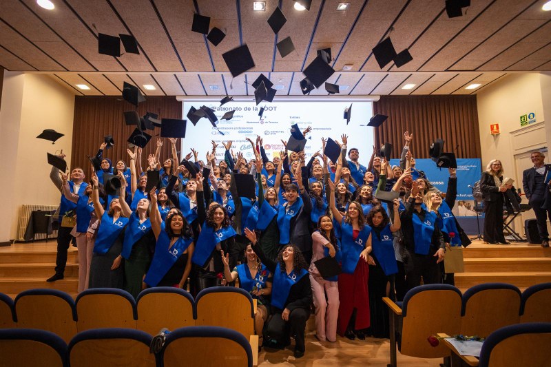 Ceremonia del Acto de Graduación del Curso Académico 2023-2024 y entrega del Premio Internacional al Optometrista del Año 2024, Susan Cotter